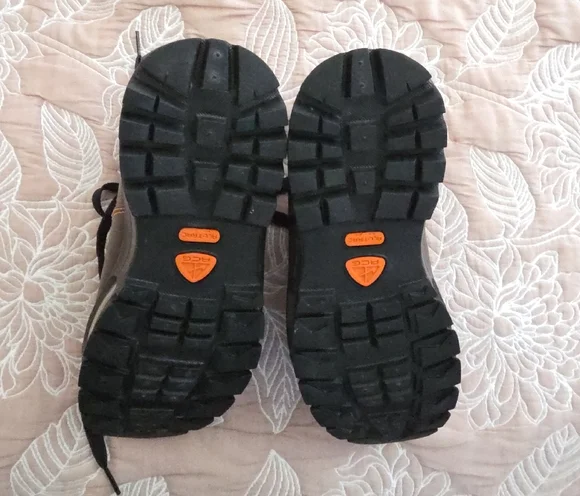 Nike ACG Brown and Black Sneakers - Picture 4 of 5